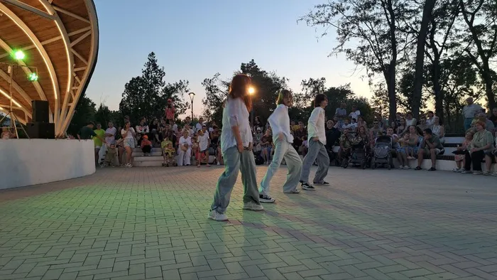 photo_5296467169242114478_y